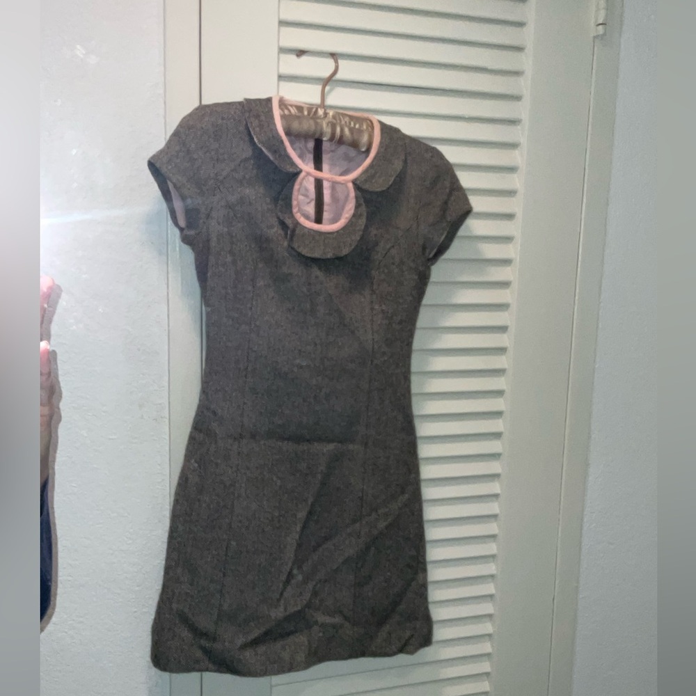 Elegant Gray Dress with Pink Accents